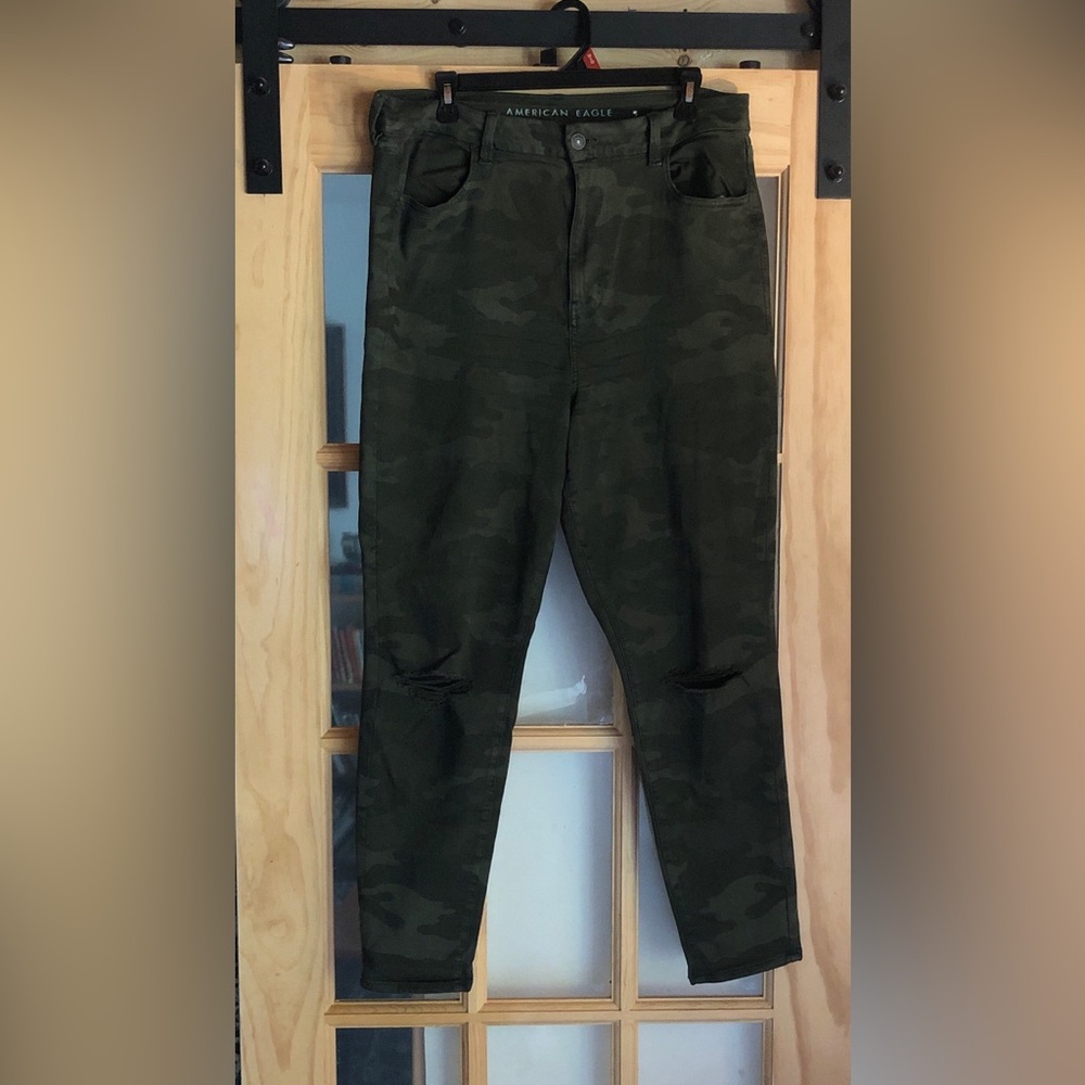 American Eagle Outfitters women’s camo pants